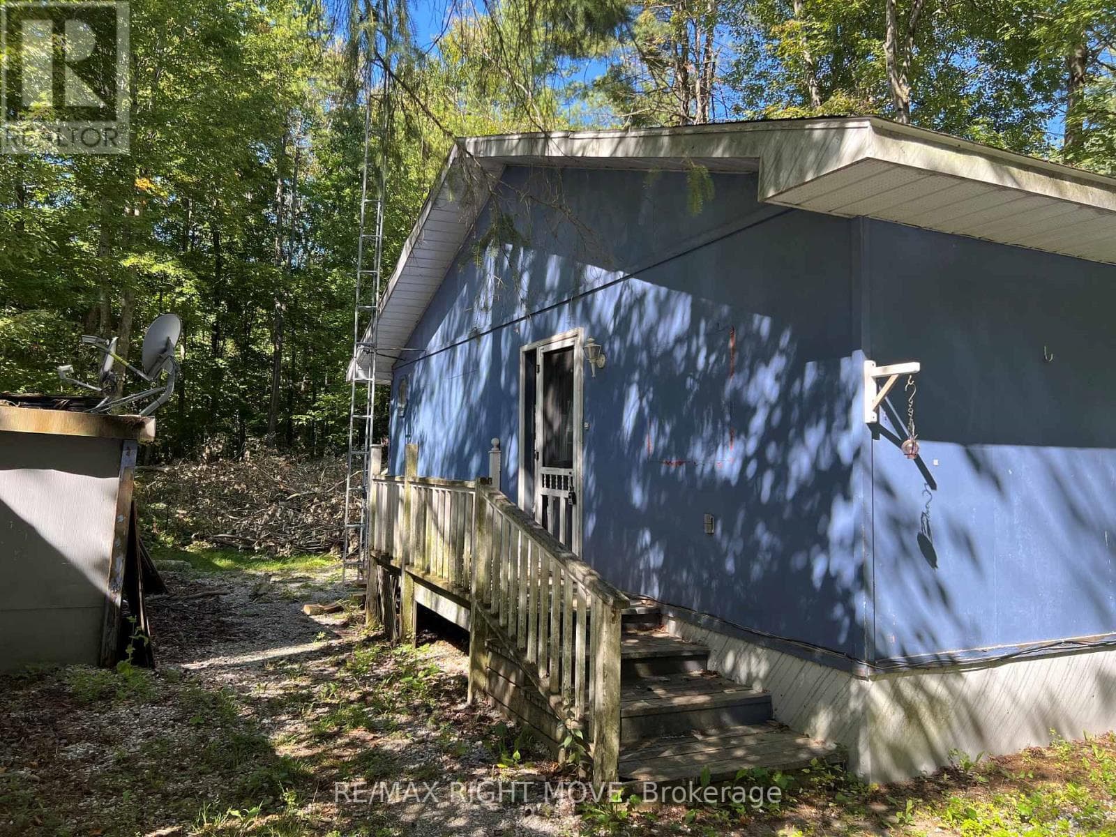 1052 4 SEASONS ROAD, Toronto — photo 2