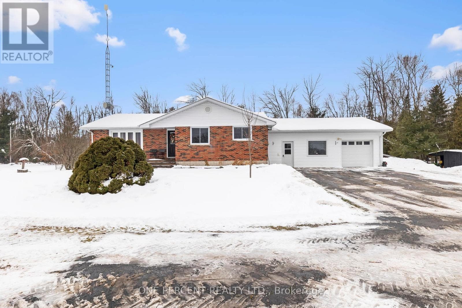 6077 HWY 35 in Fenelon
