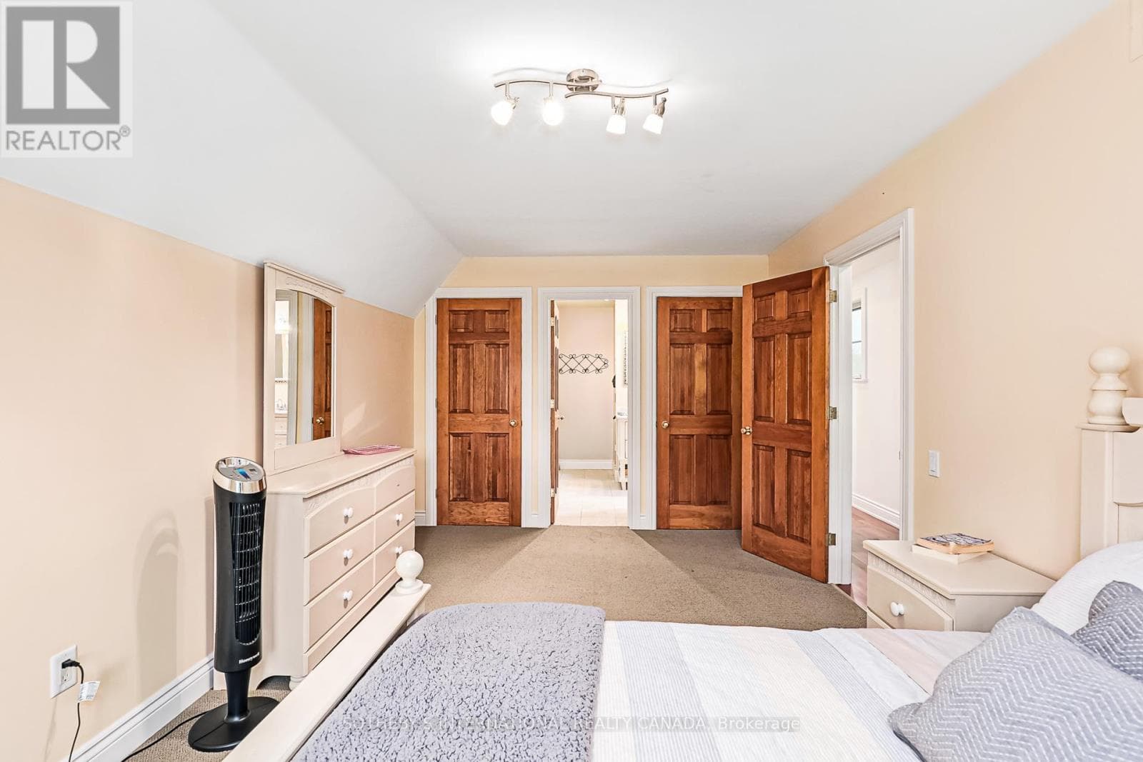 787517 GREY 13 ROAD, Toronto — photo 5