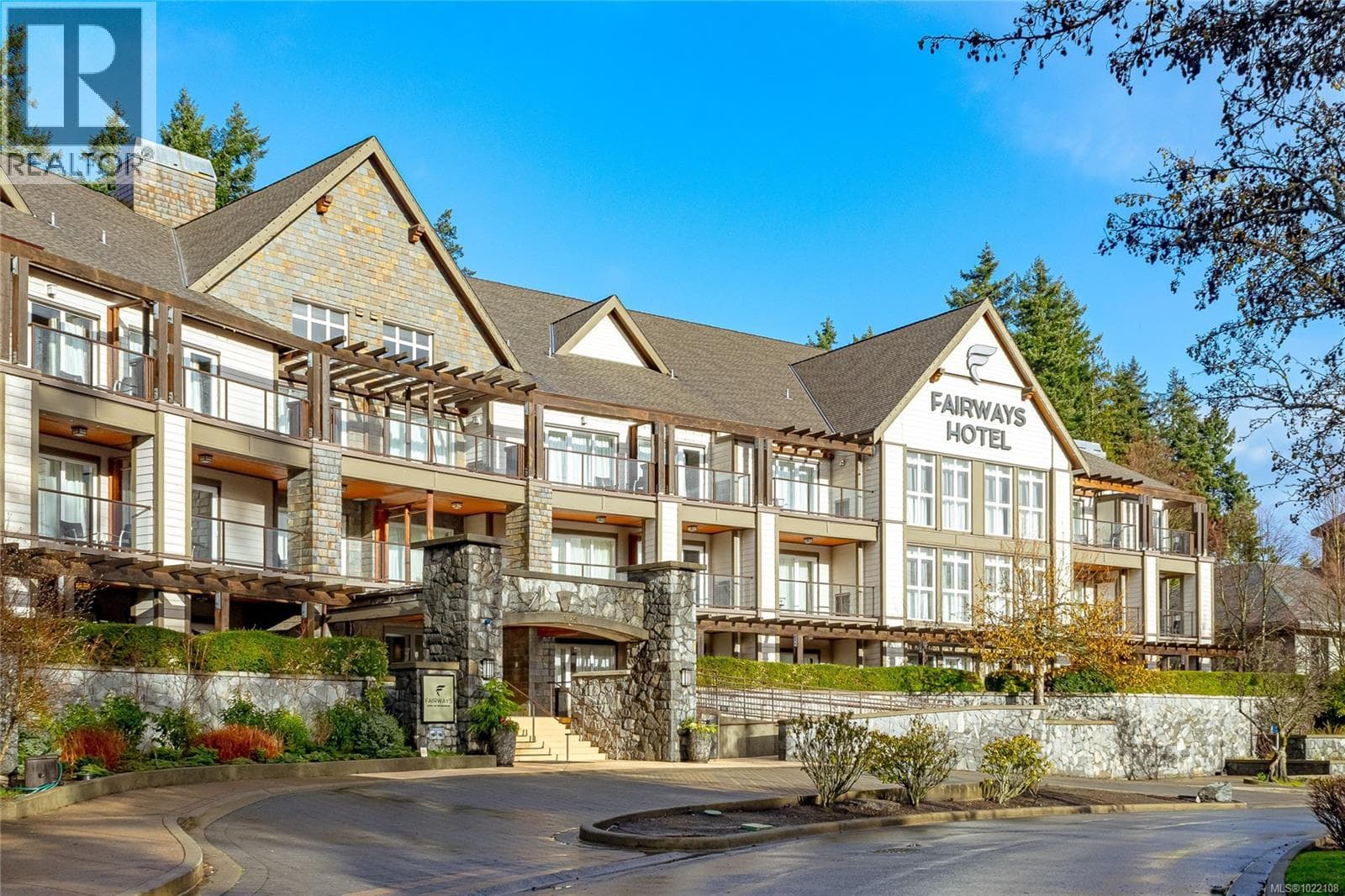 113/115A 1376 Lynburne Pl, Vancouver Island — photo 2