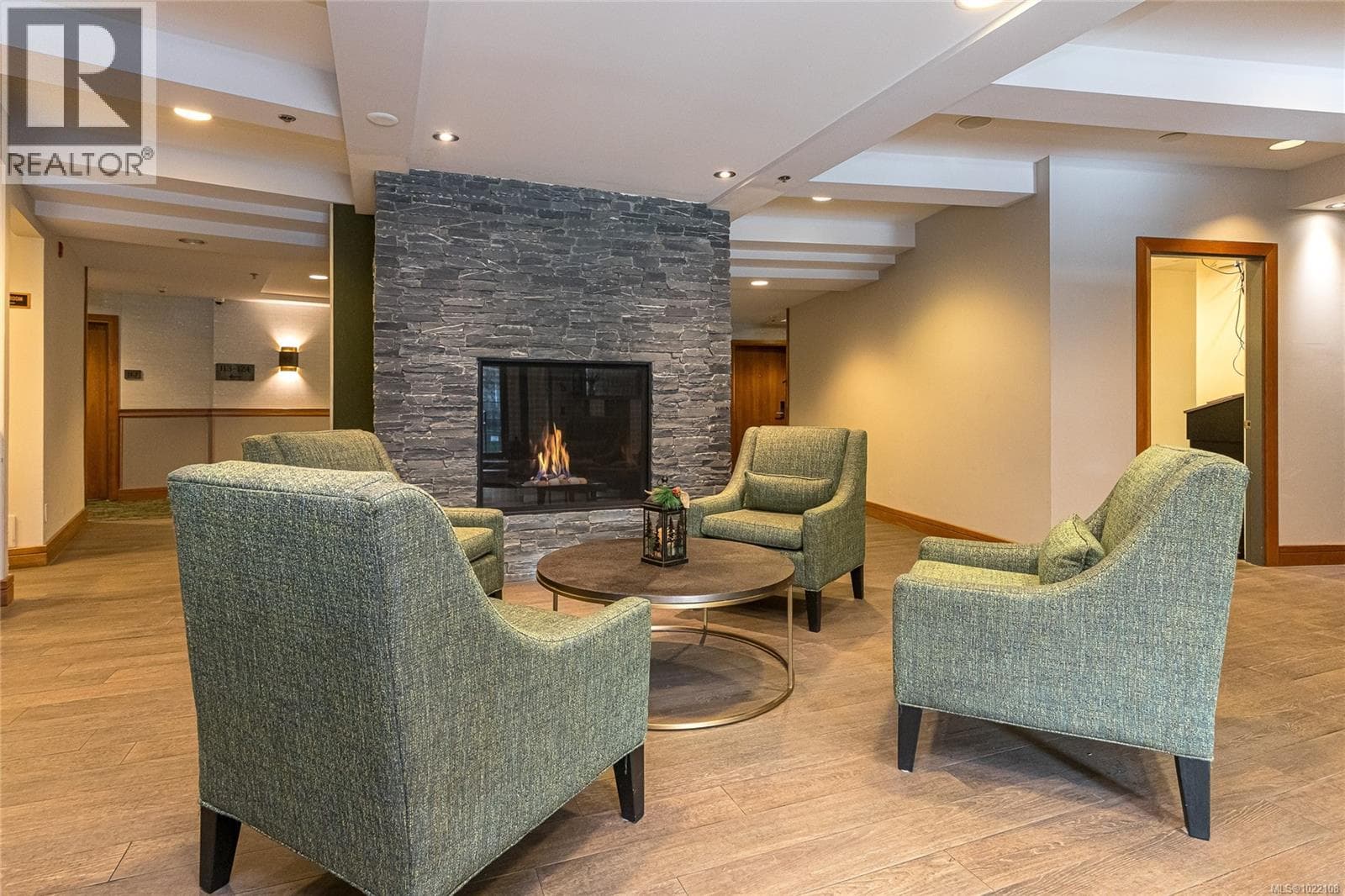 113/115A 1376 Lynburne Pl, Vancouver Island — photo 4