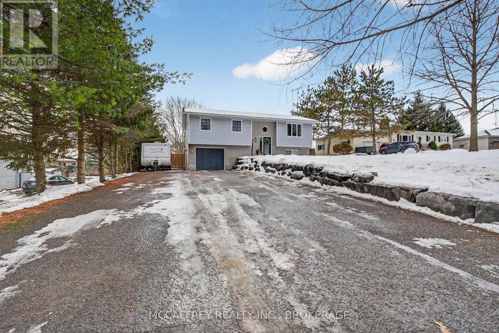 84 SOUTHWOOD CRESCENT, Kingston — photo 2