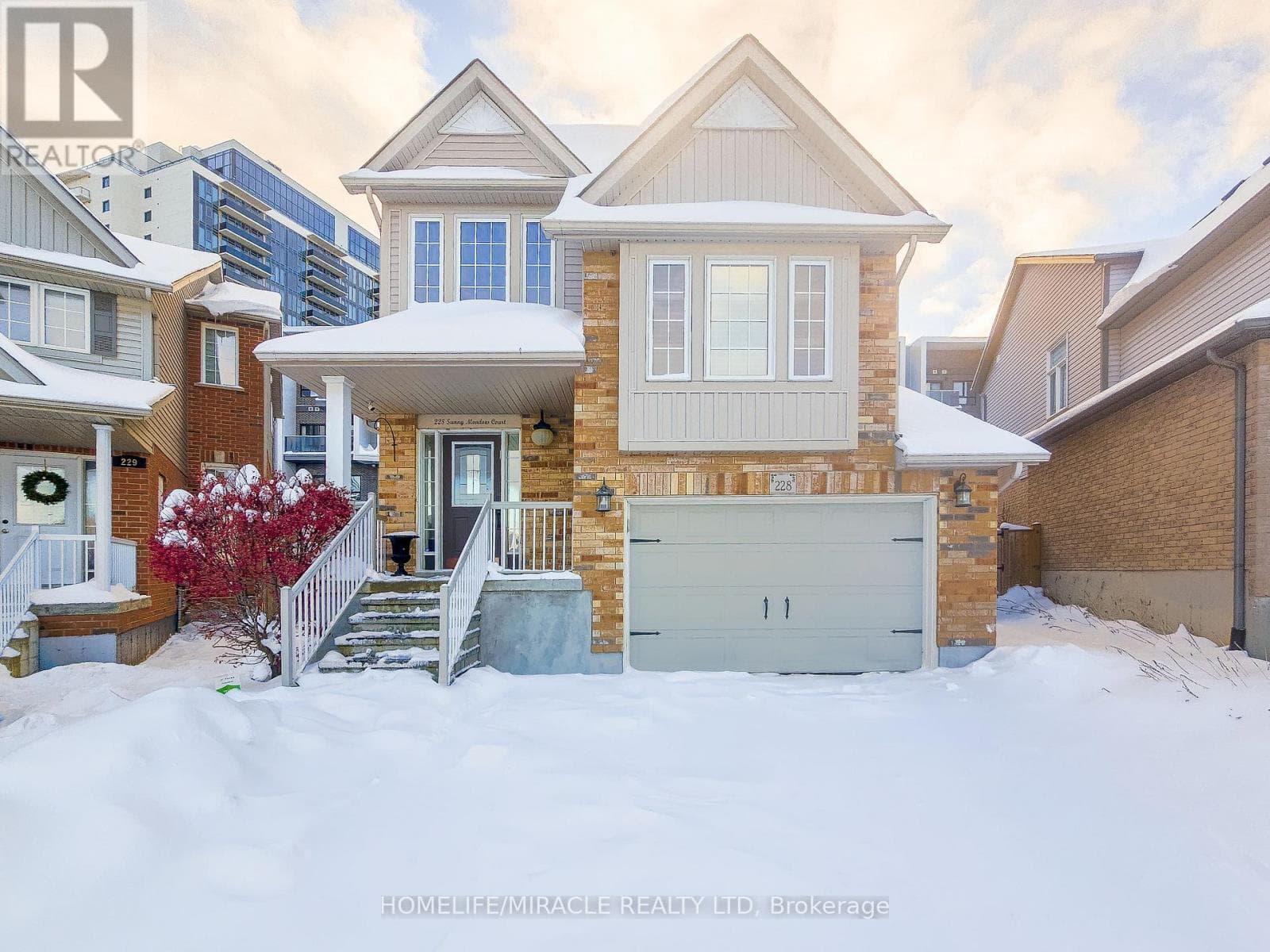 228 SUNNY MEADOW COURT in Highland West
