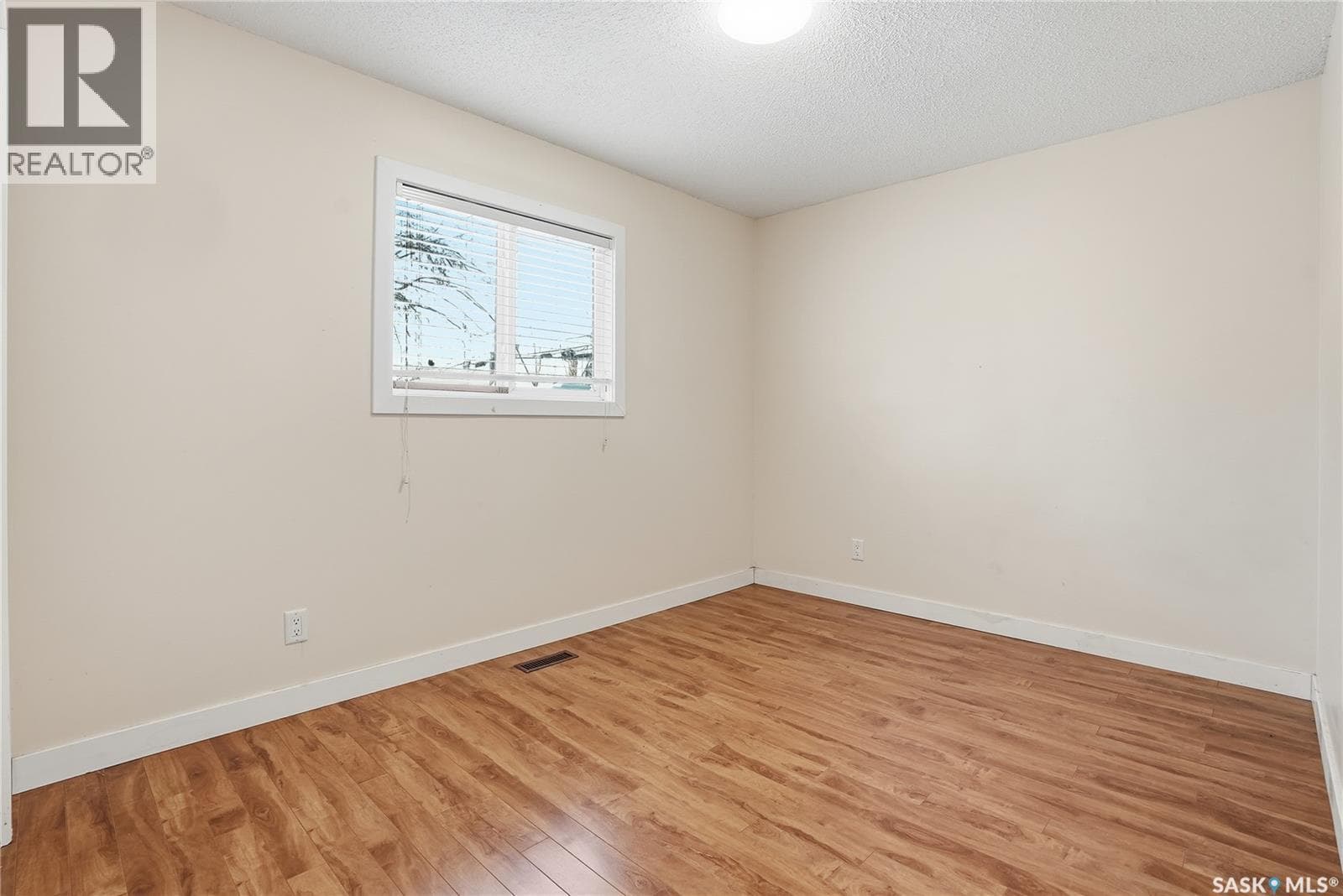 313 AVENUE Q — photo 4