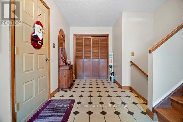 898 MCPHERSON CRESCENT — photo 3