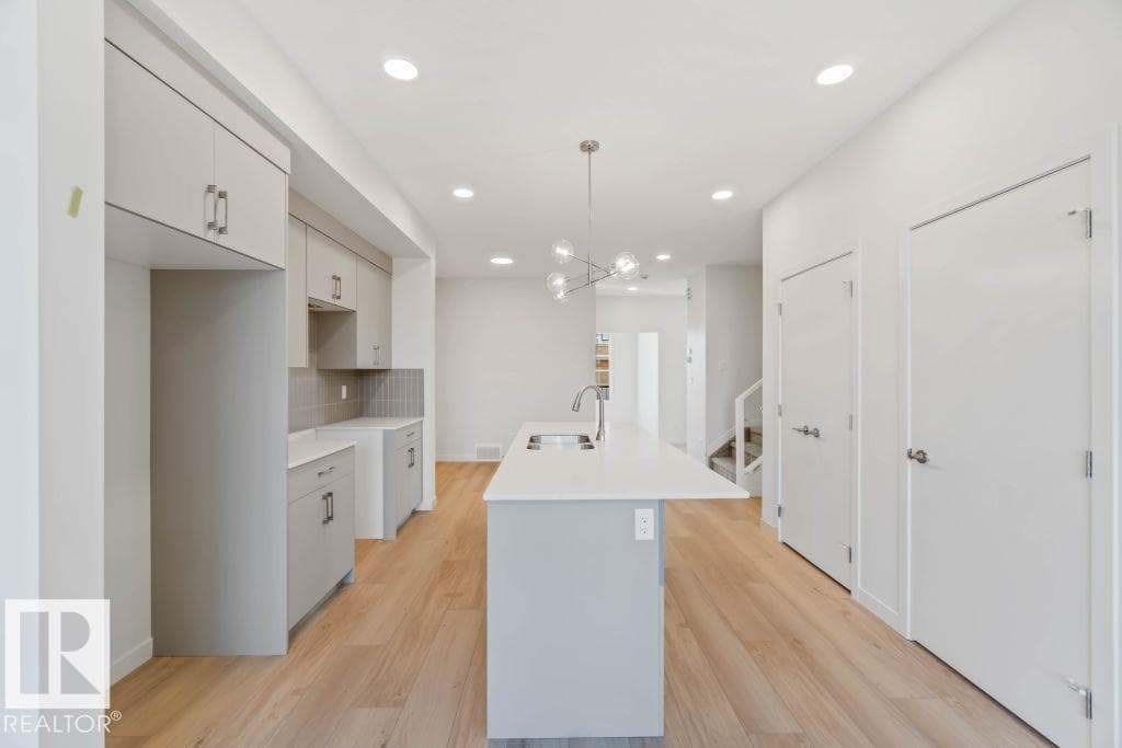 7106 50A AV, Edmonton — photo 3