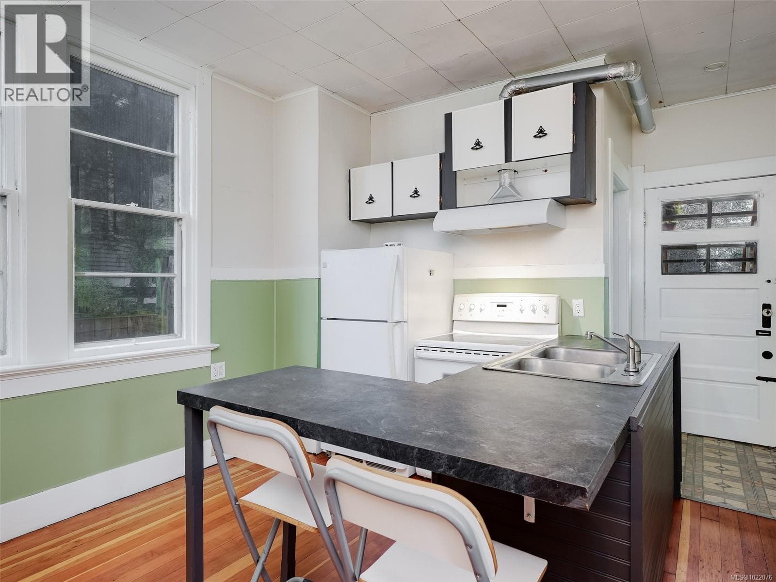 1029 QUEENS AVENUE, Victoria — photo 5