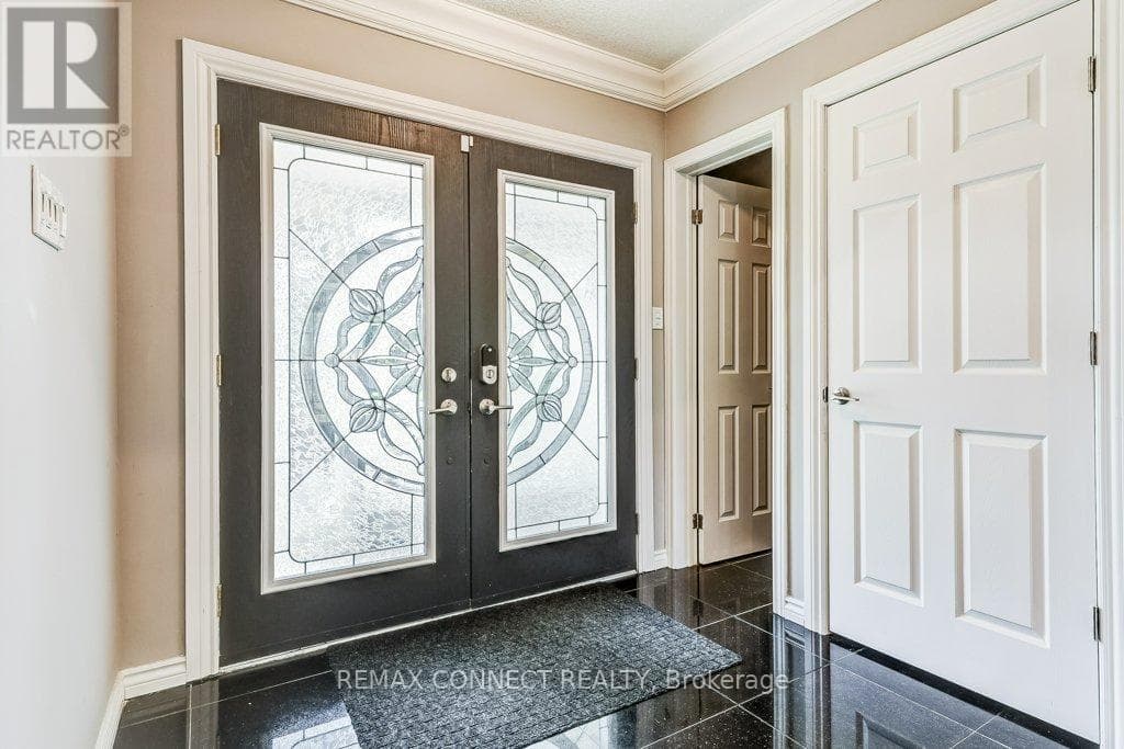 70 DUNSTALL CRESCENT — photo 4