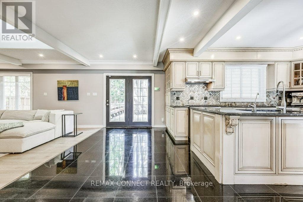 70 DUNSTALL CRESCENT — photo 5