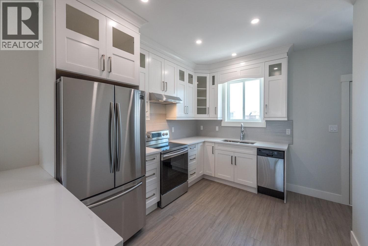742 KAMLOOPS AVENUE UNIT 101, Interior REALTORS® — photo 2