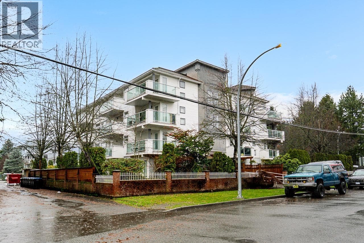 203 2983 CAMBRIDGE STREET — photo 2