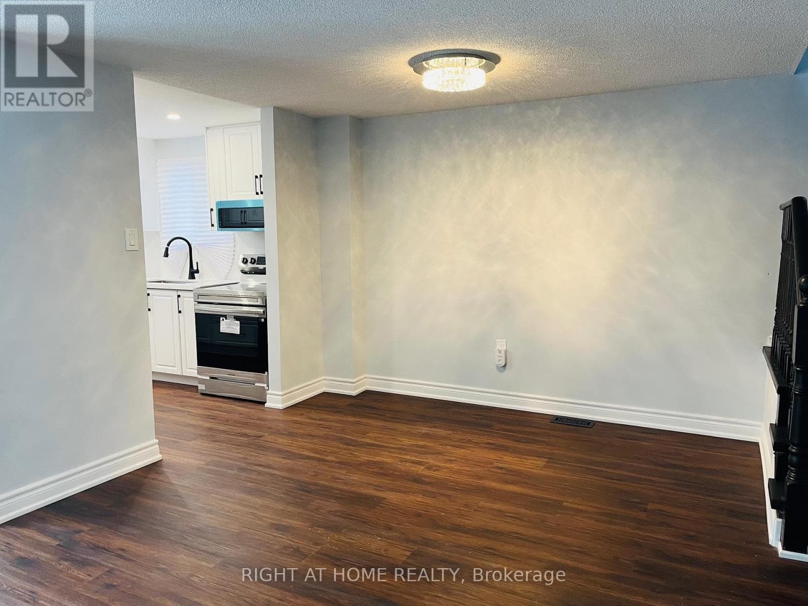 221 HICKLING TRAIL, Toronto — photo 4
