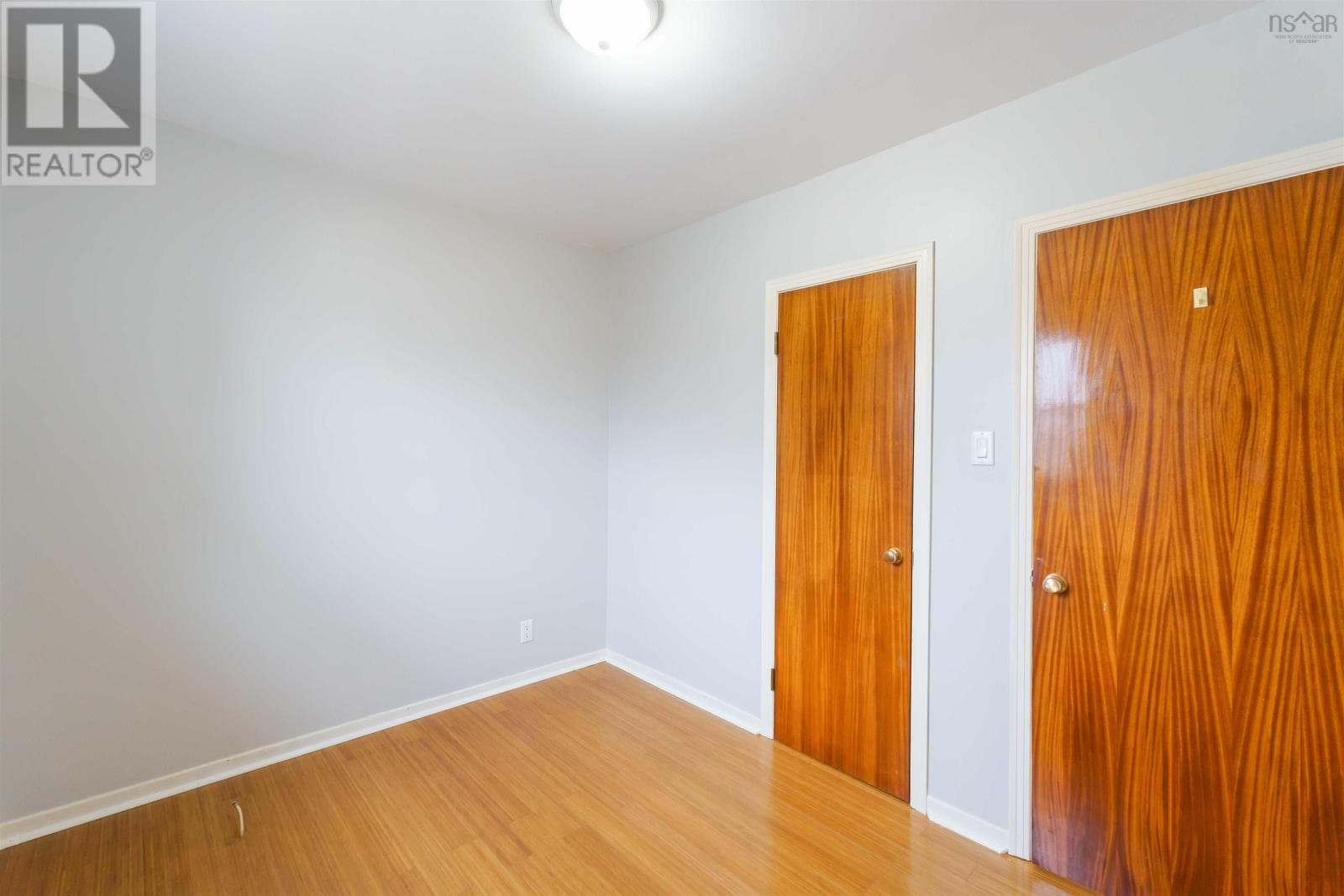 34 TAYLOR DRIVE — photo 2