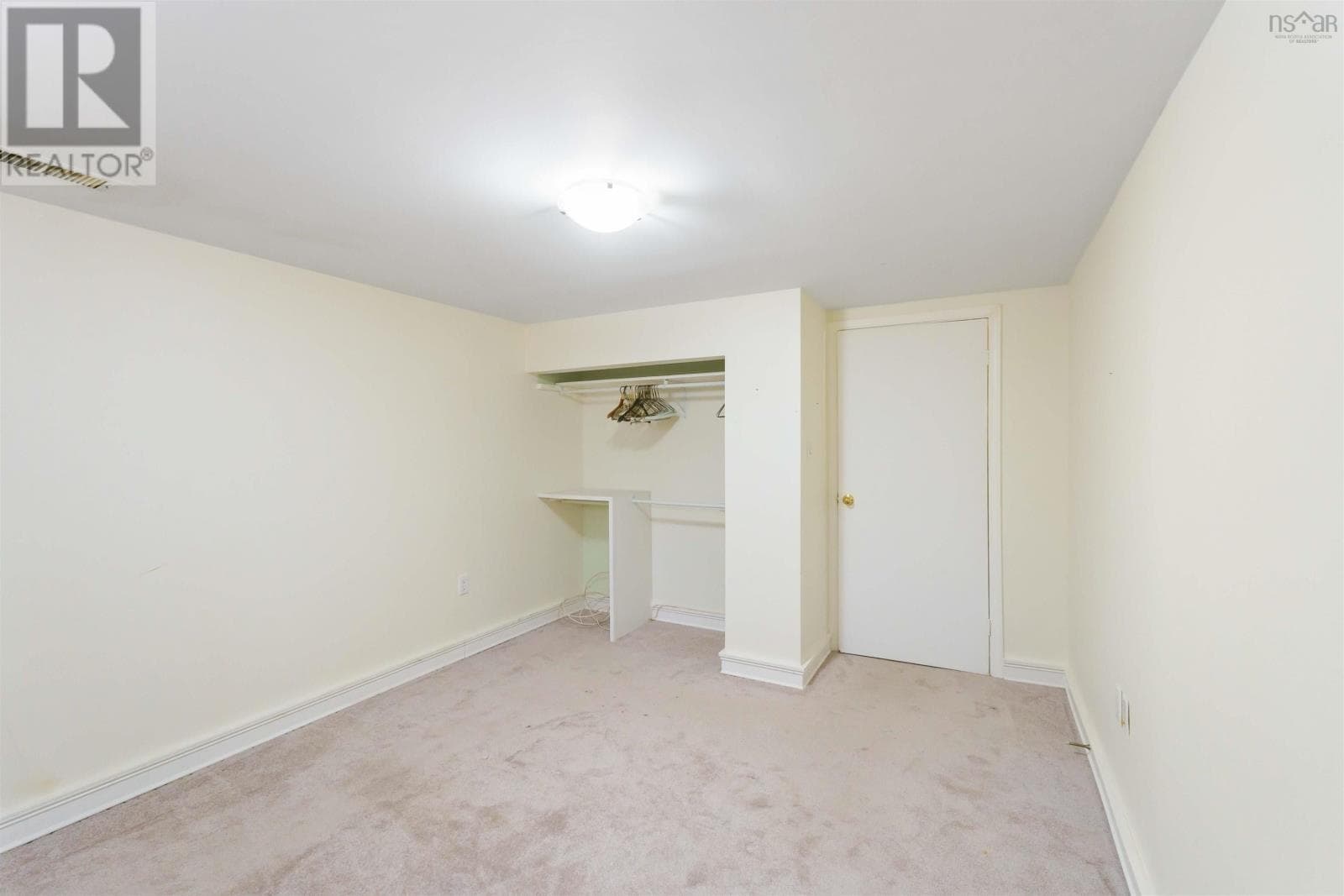 34 TAYLOR DRIVE — photo 3