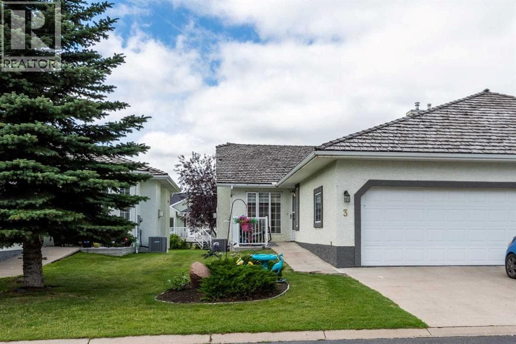 3 Strathmore Lakes Bay in 