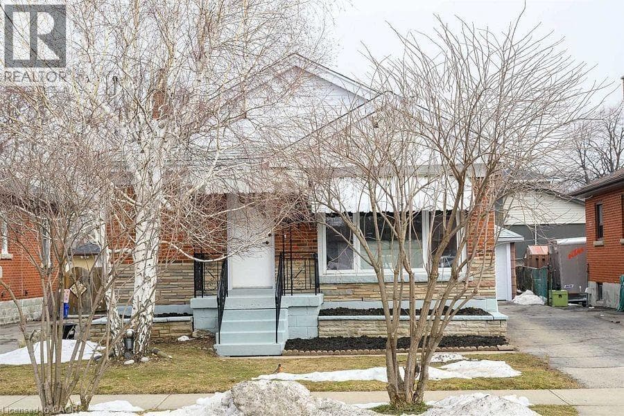 919 BRUCEDALE Avenue E Unit# Lower in Sunninghill