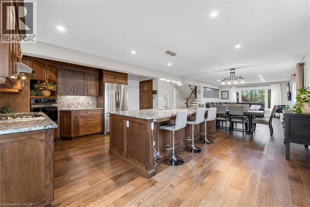 25 STEPHENS COURT — photo 4
