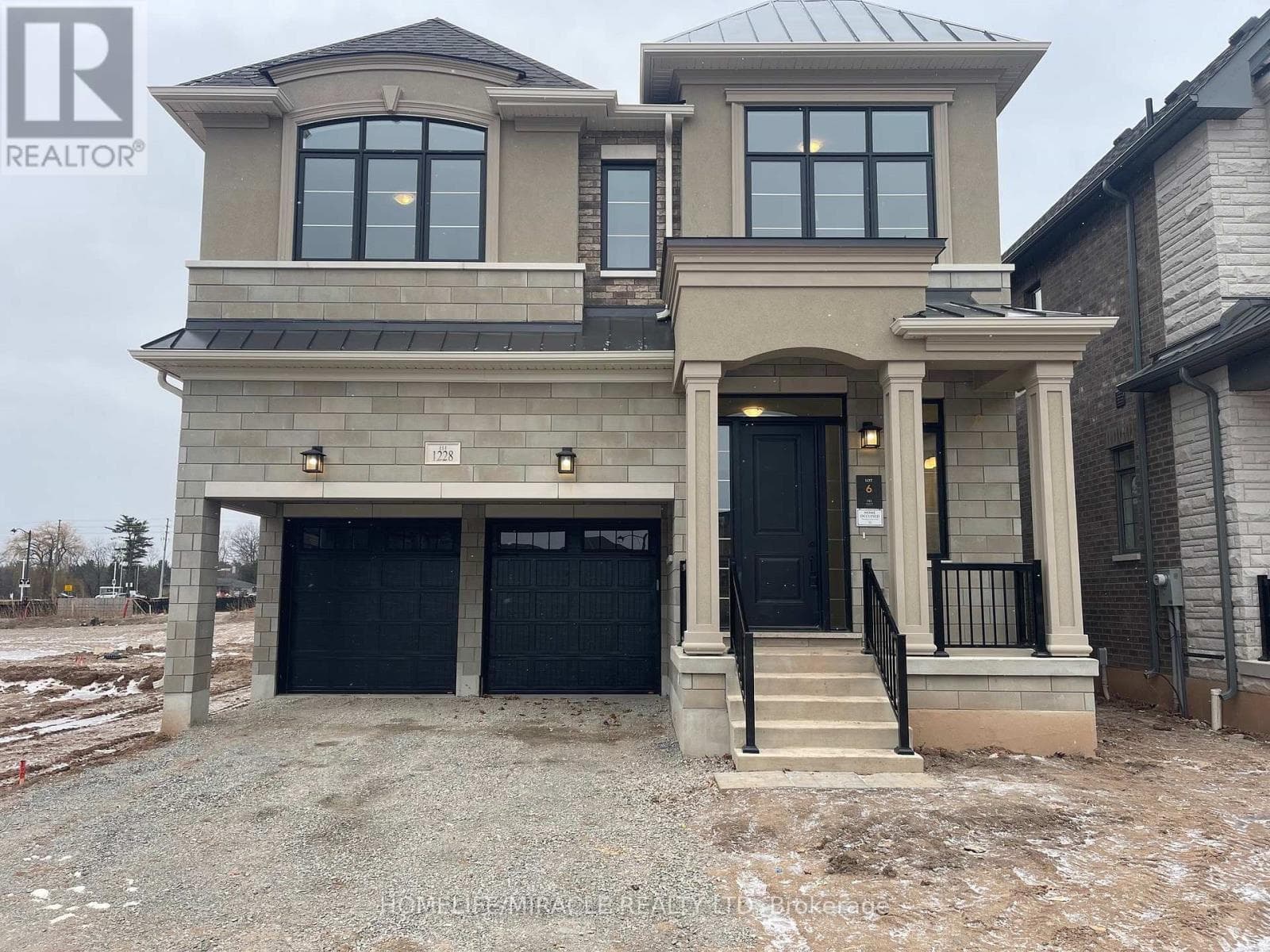 1228 QUEENS PLATE ROAD in Glen Abbey