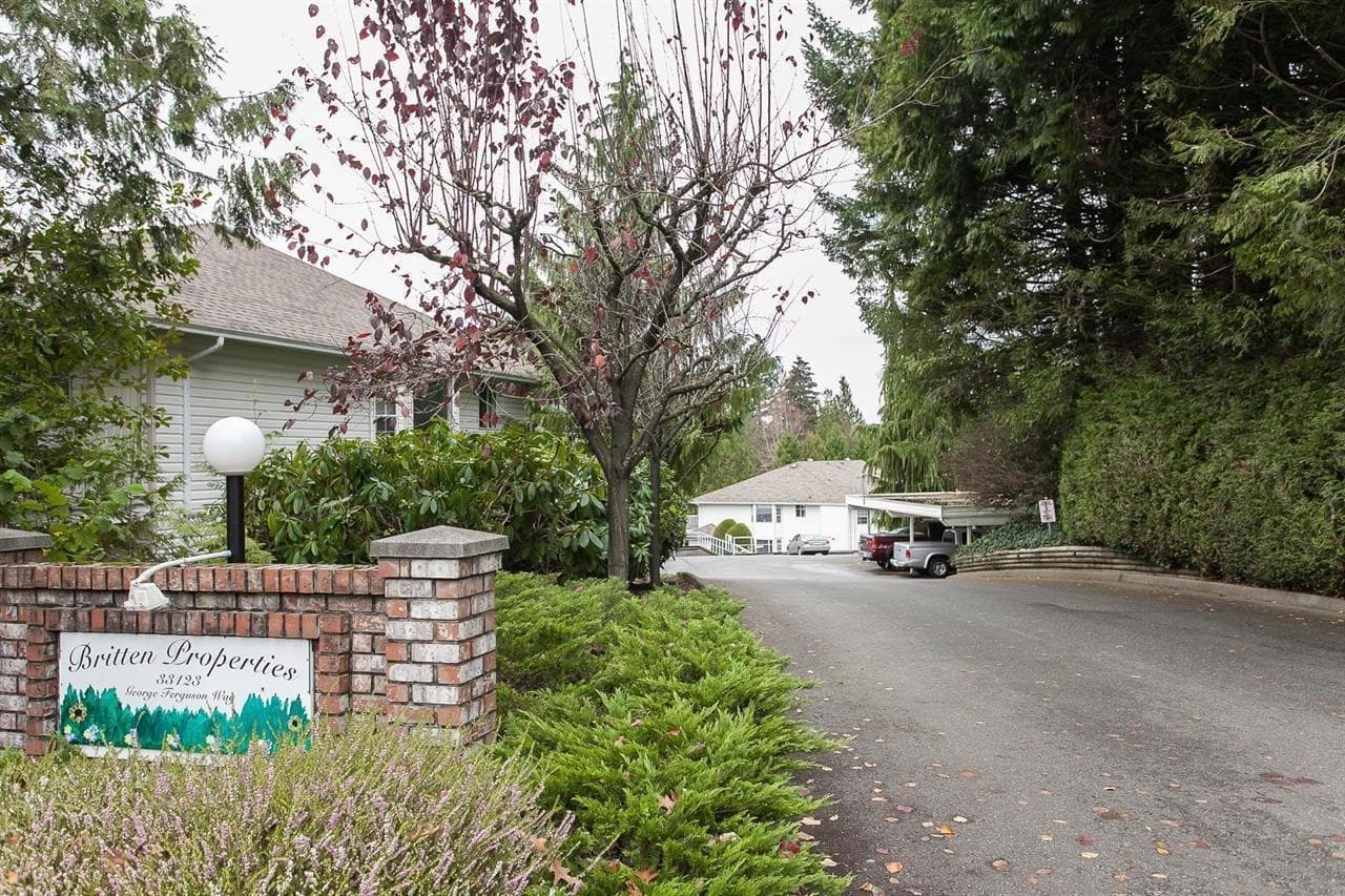 39 33123 GEORGE FERGUSON WAY — photo 2