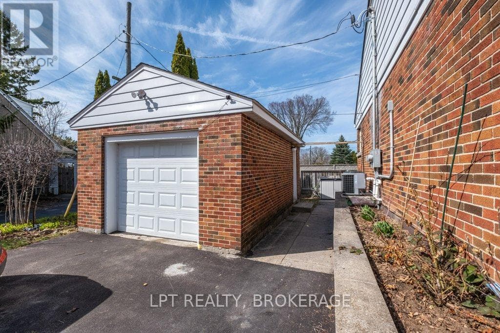 9 ELIZABETH AVENUE — photo 3