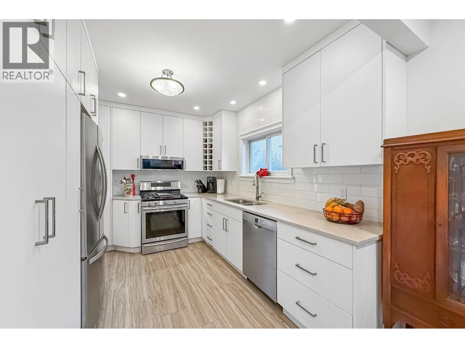 251 PEMBINA STREET, Greater Vancouver — photo 3