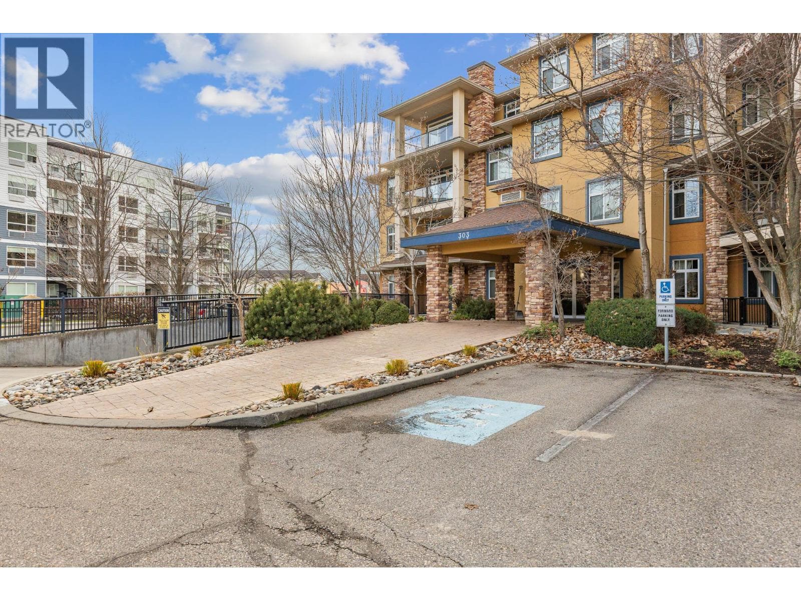 303 Whitman Road Unit# 106 in Glenmore - Clifton - Dilworth