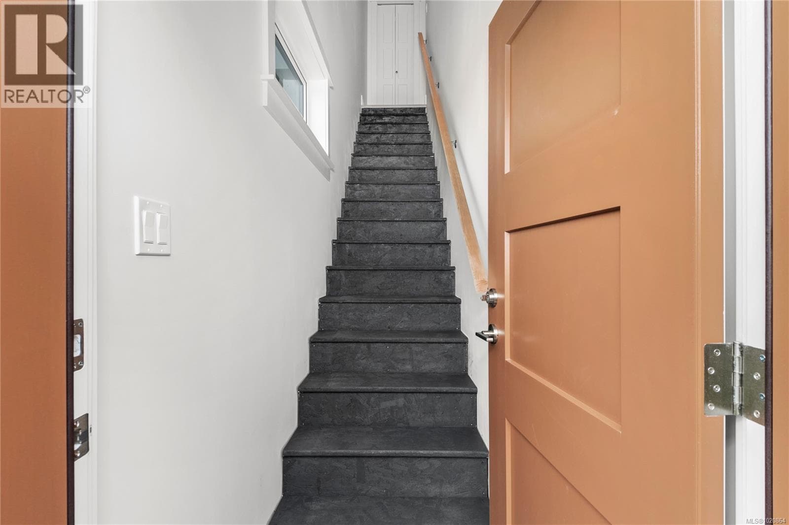 778 Sitka St, Vancouver Island — photo 5
