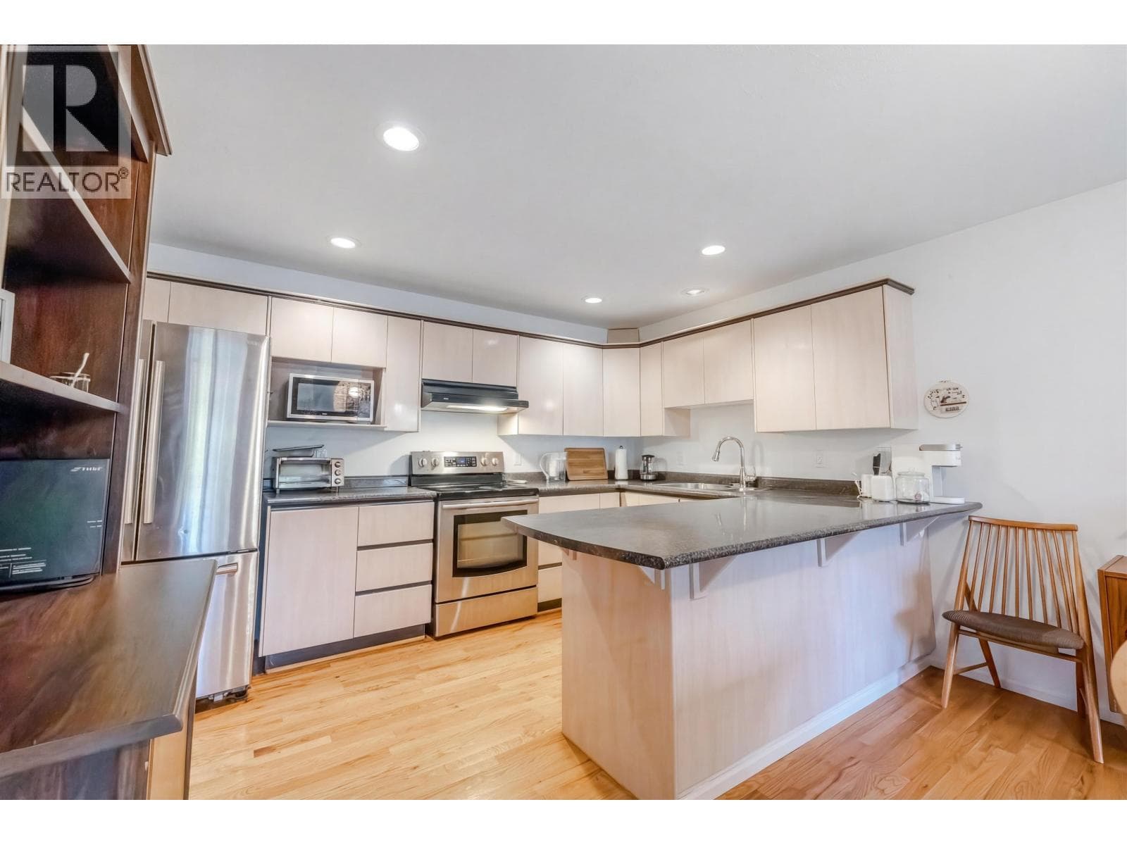 7 1158 CARMEL PLACE — photo 3