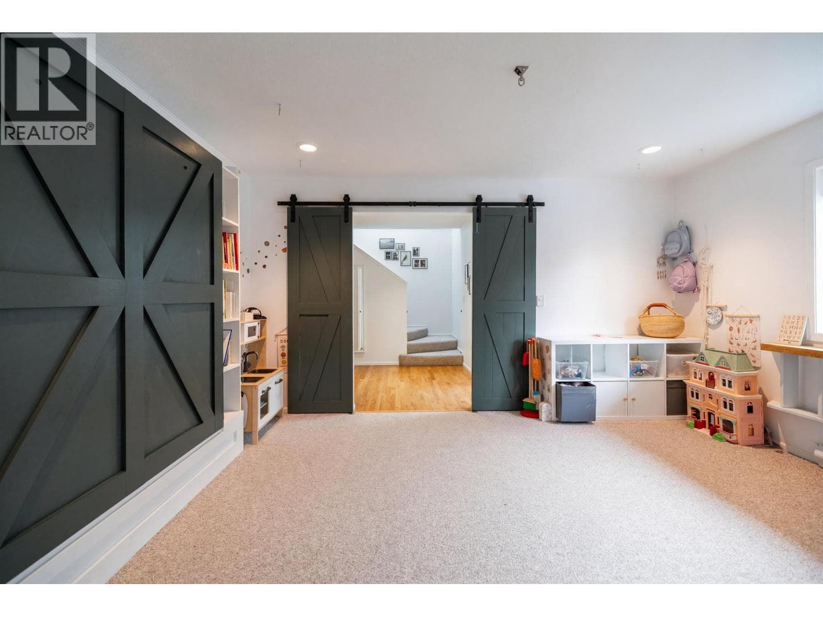 7 1158 CARMEL PLACE — photo 2
