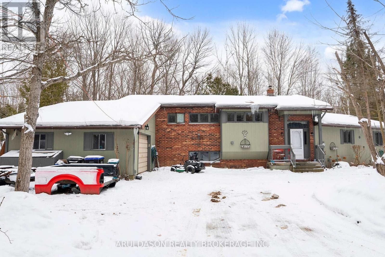 1208 BIRCHCLIFFE CRESCENT in 