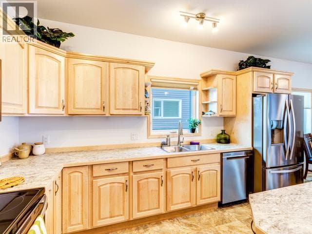 24 FLORA AVENUE, Yukon — photo 4