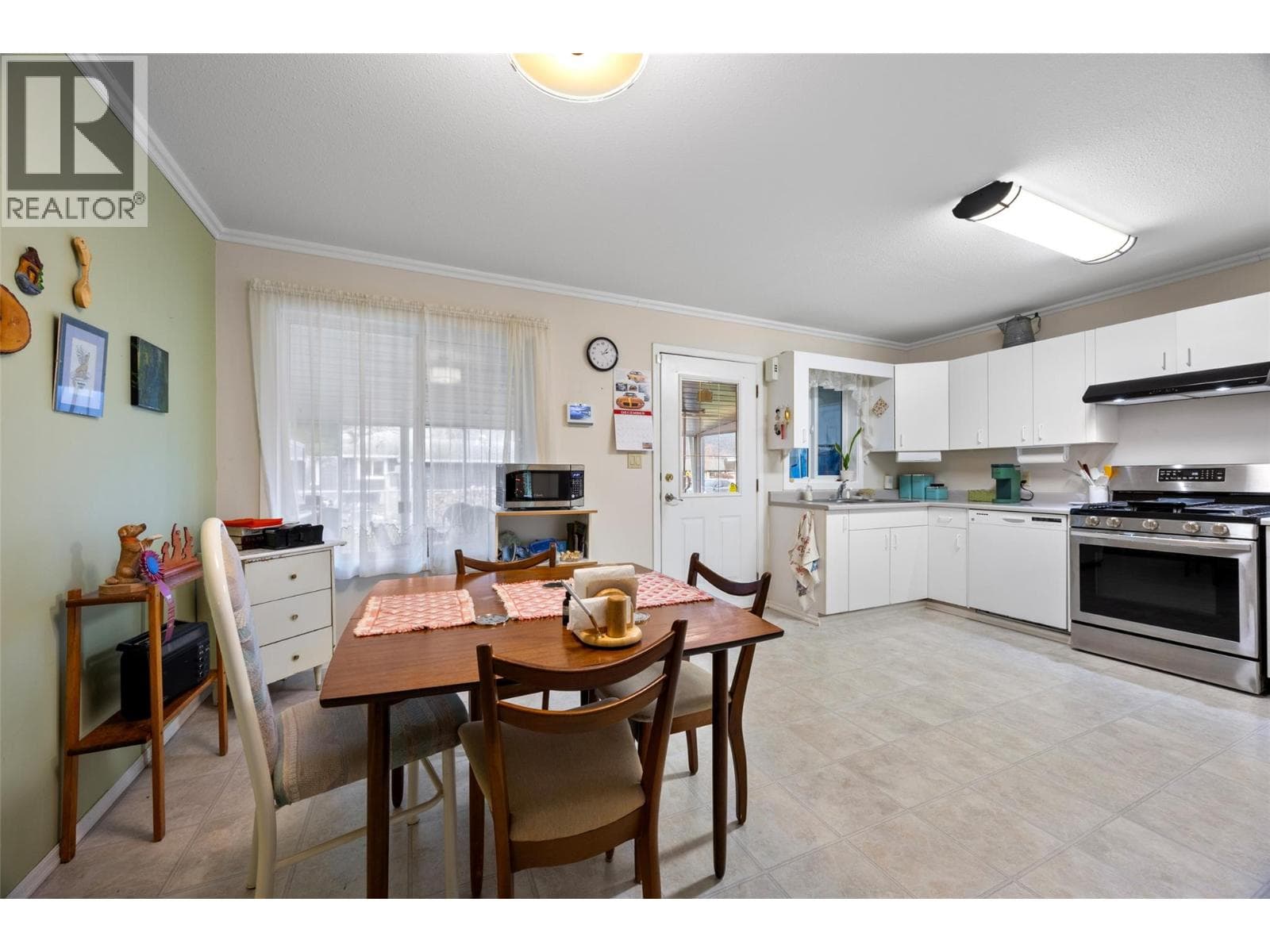 1110 Second Avenue, Interior REALTORS® — photo 4