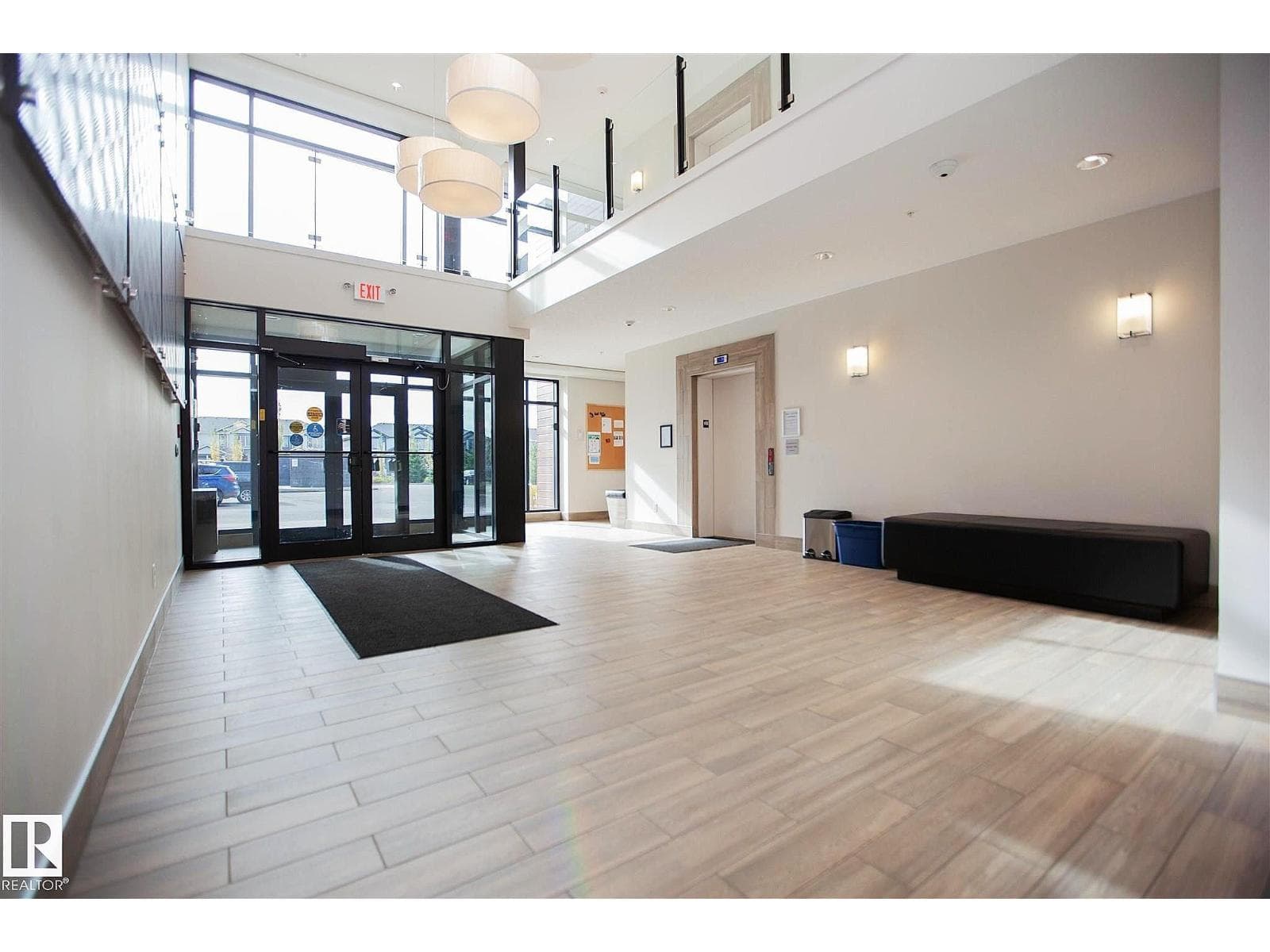 #403 1004 ROSENTHAL BV NW — photo 2