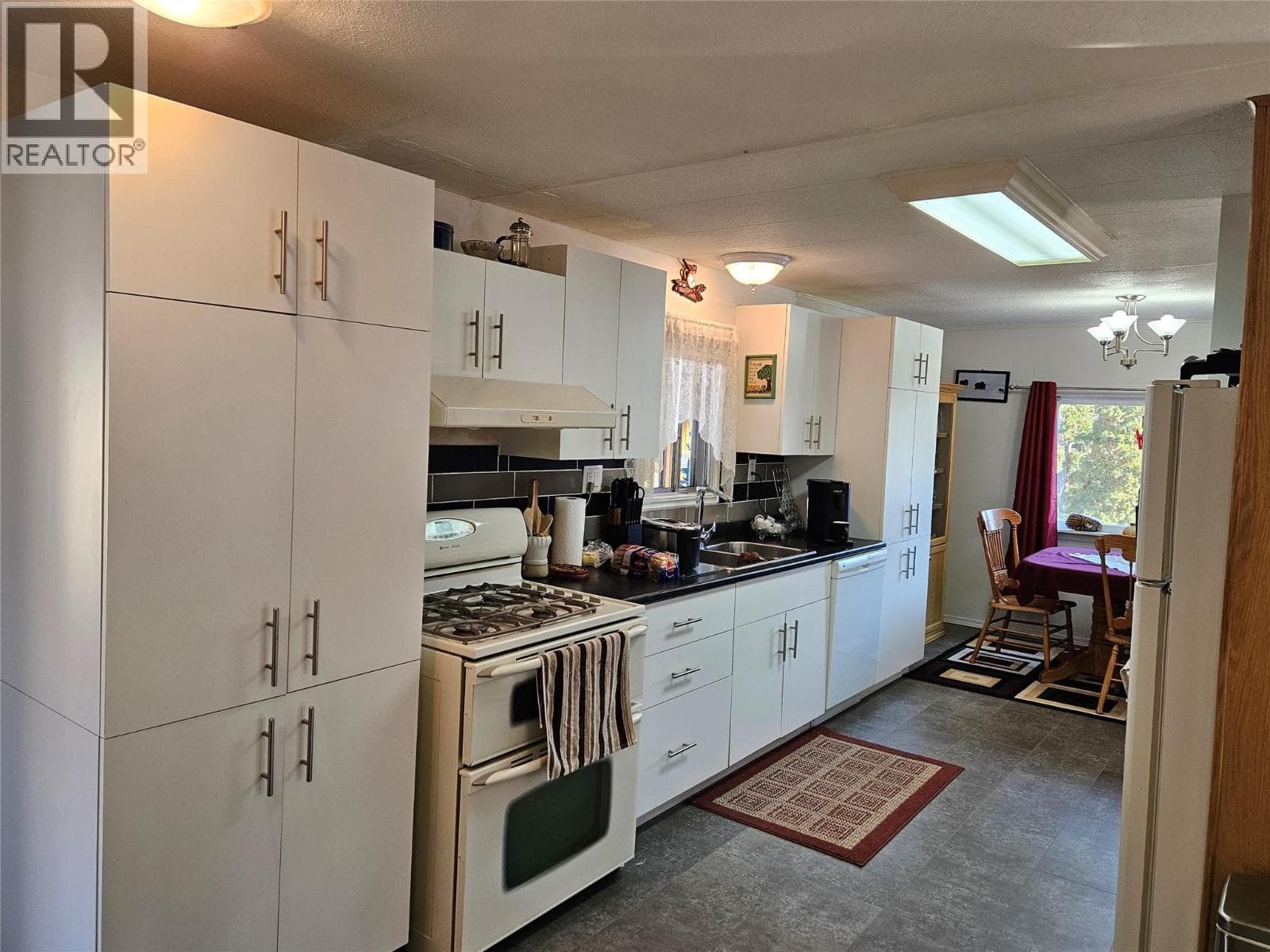 620 12TH AVENUE, Interior REALTORS® — photo 5