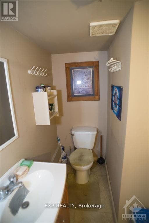 380 FISHER STREET — photo 2