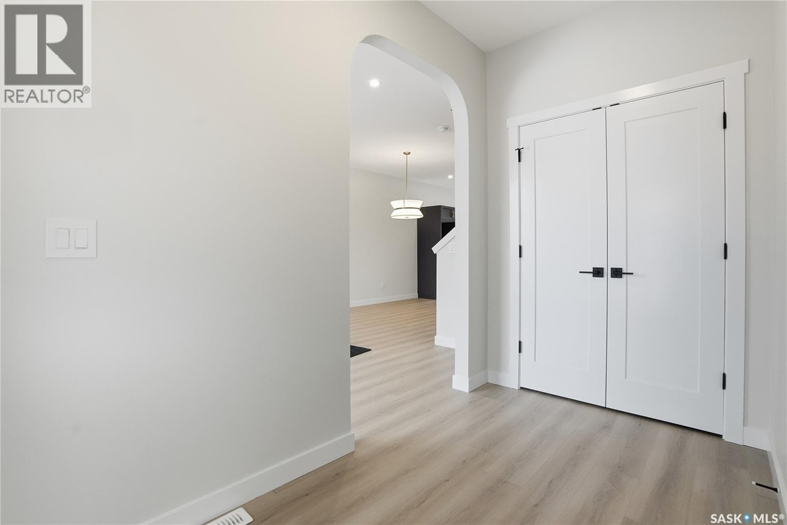 226 Leskiw LANE — photo 3