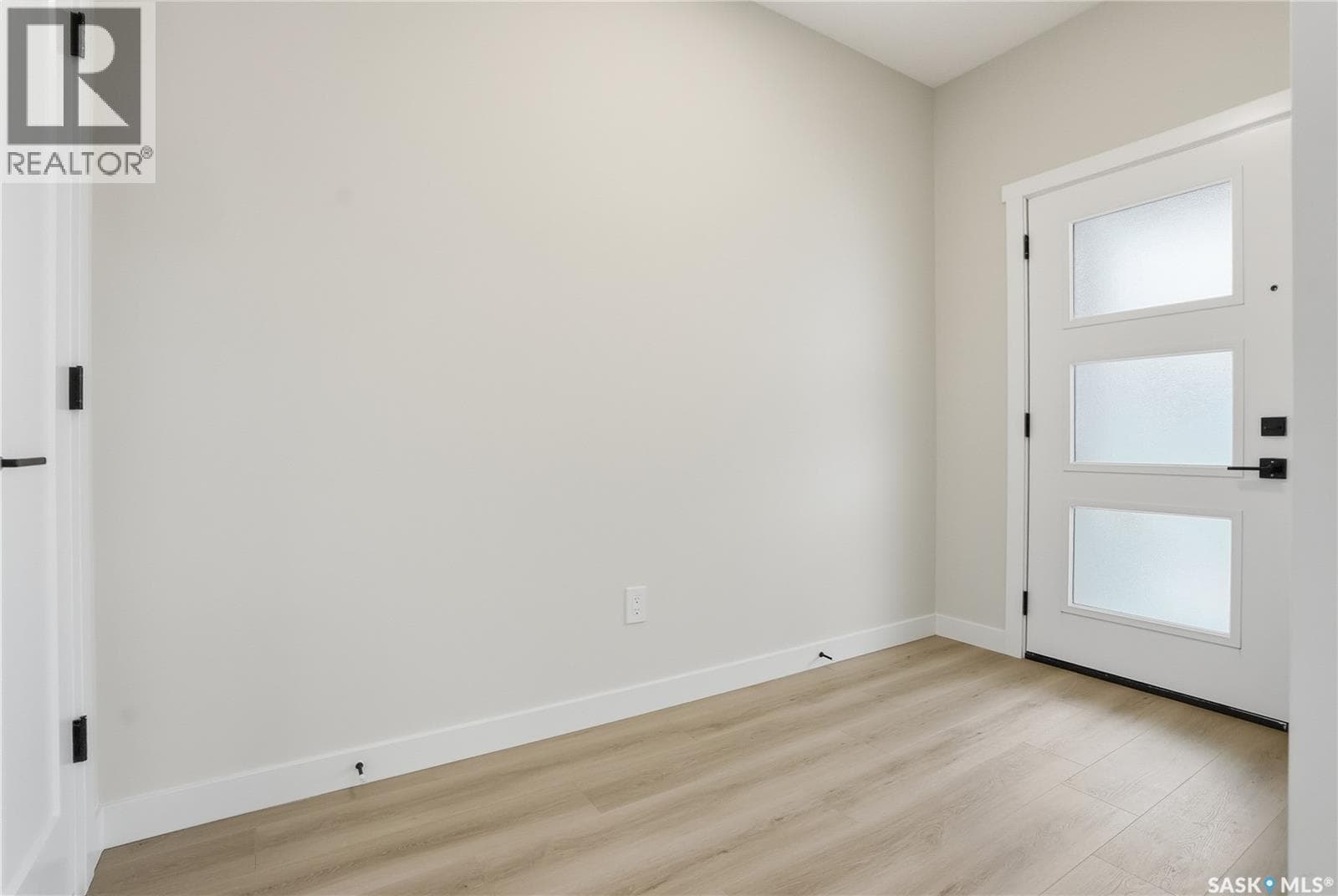 226 Leskiw LANE — photo 2