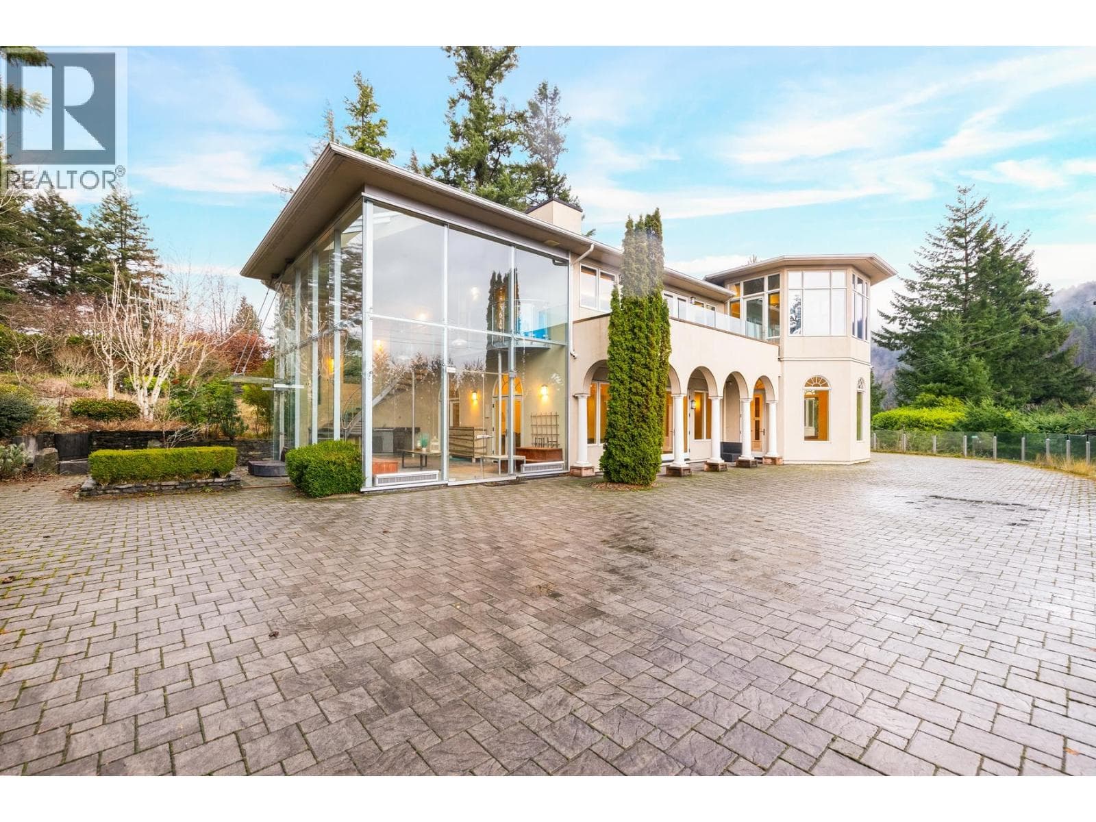 6220 SUMMIT AVENUE in Gleneagles