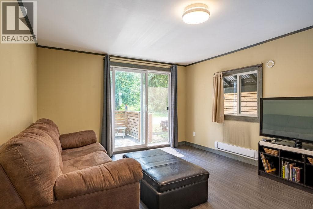 1079 LUNDELL ROAD UNIT 4, Interior REALTORS® — photo 2