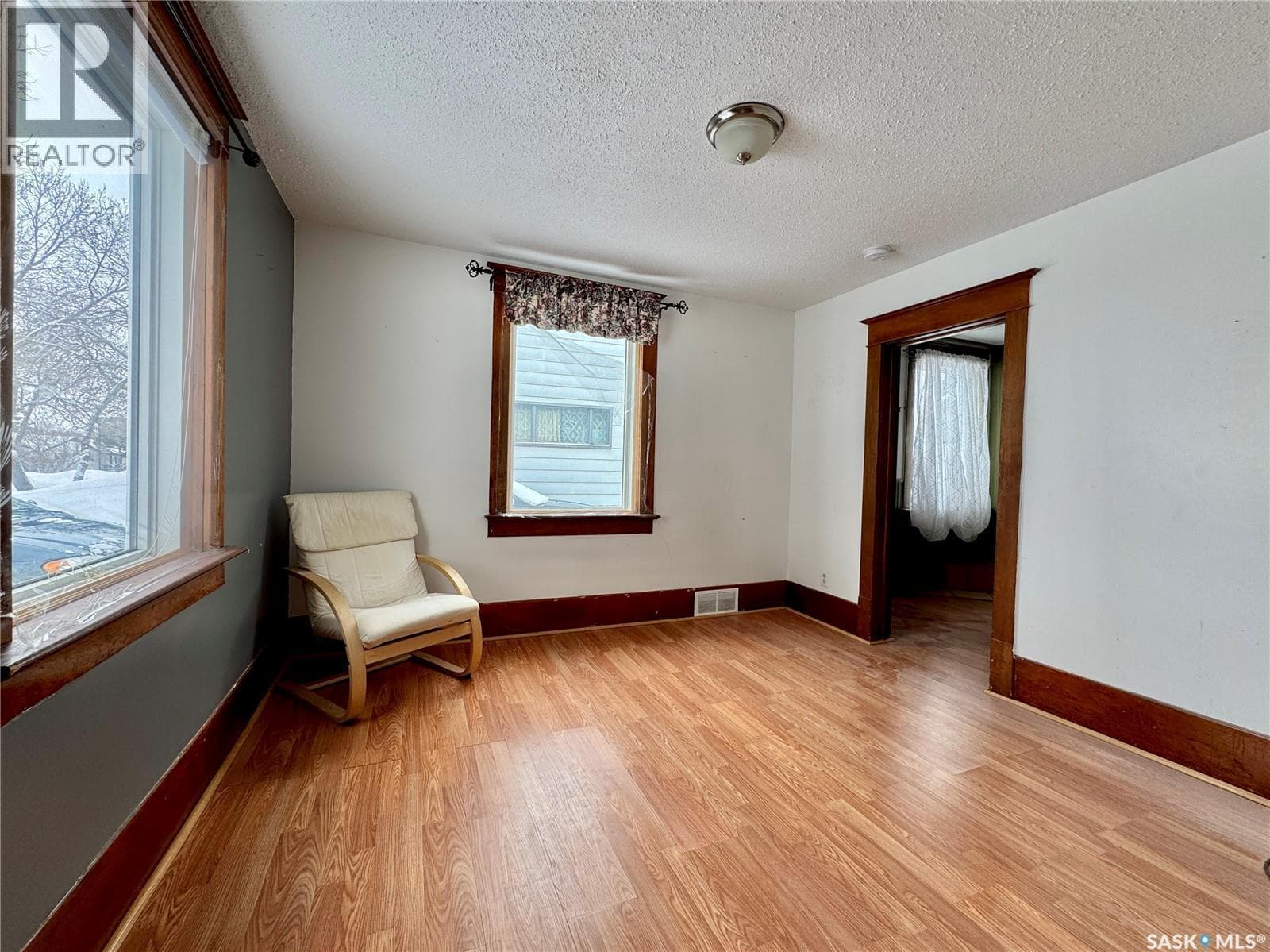 152 Sixth AVENUE N, Saskatchewan — photo 4