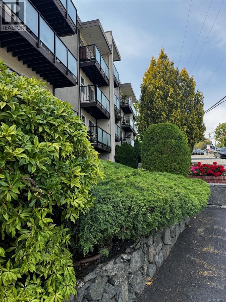 275 CYPRESS STREET, Vancouver Island — photo 2