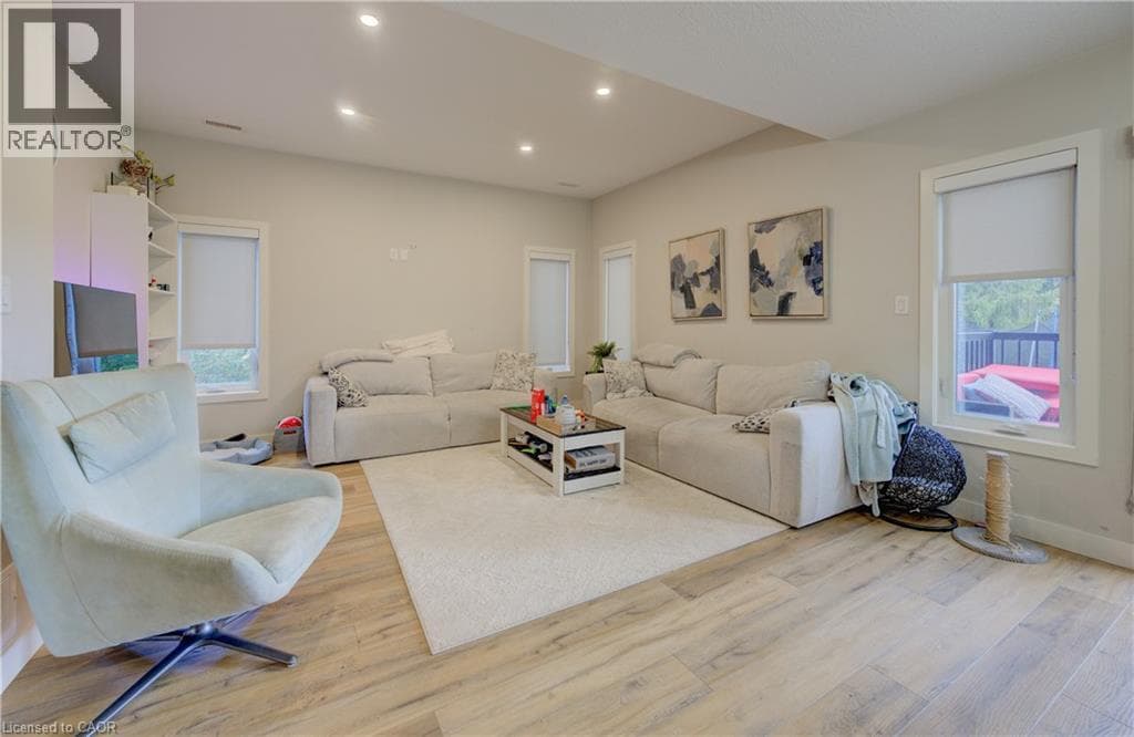 33 SECOND Avenue Unit# A in Vanier/Rockway