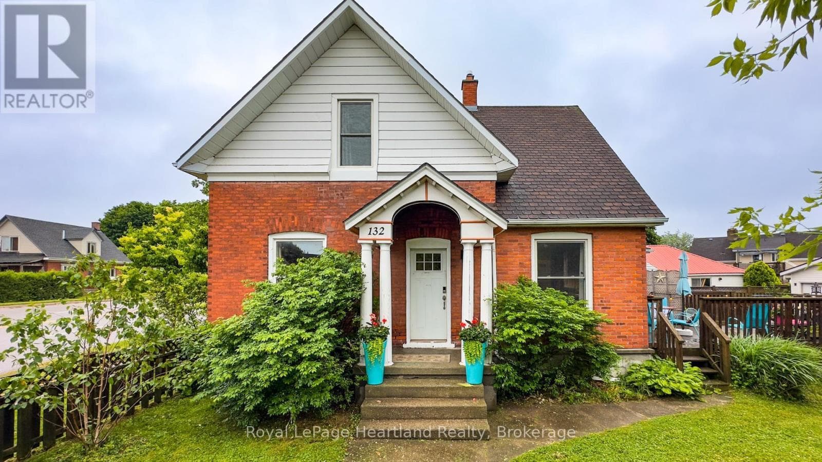 132 ELGIN AVENUE EAST — photo 2