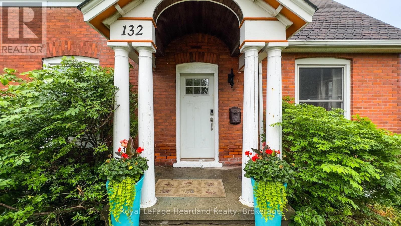 132 ELGIN AVENUE EAST — photo 3