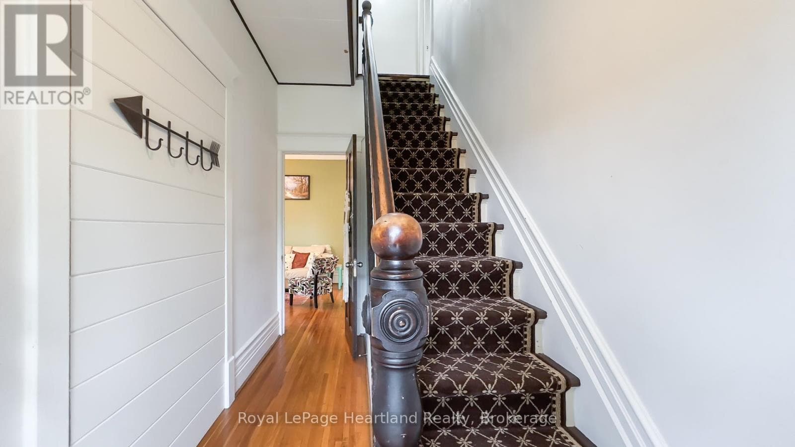 132 ELGIN AVENUE EAST — photo 4