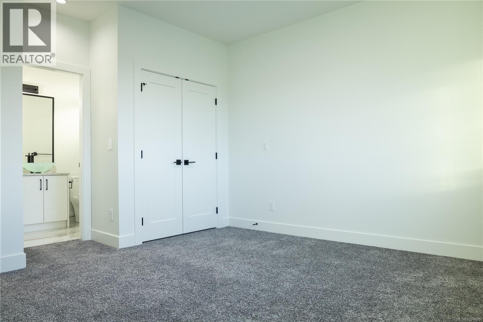 3598 Delblush Lane, Victoria — photo 2