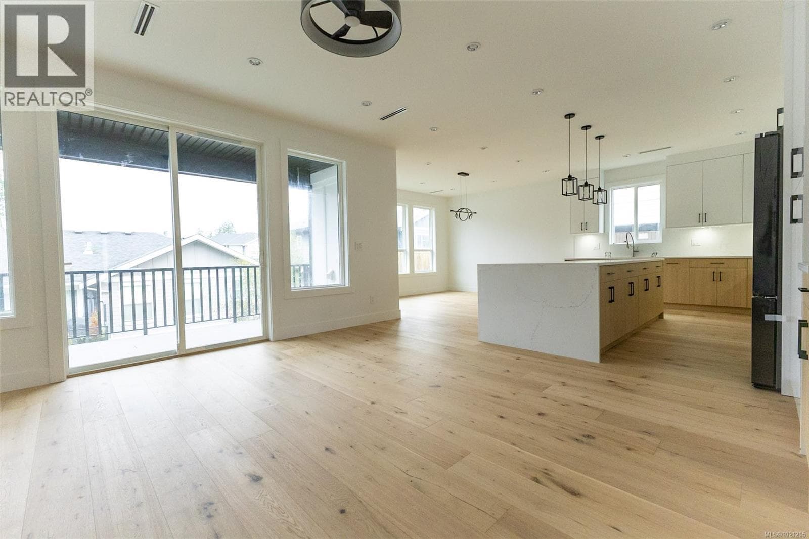 3598 Delblush Lane, Victoria — photo 4
