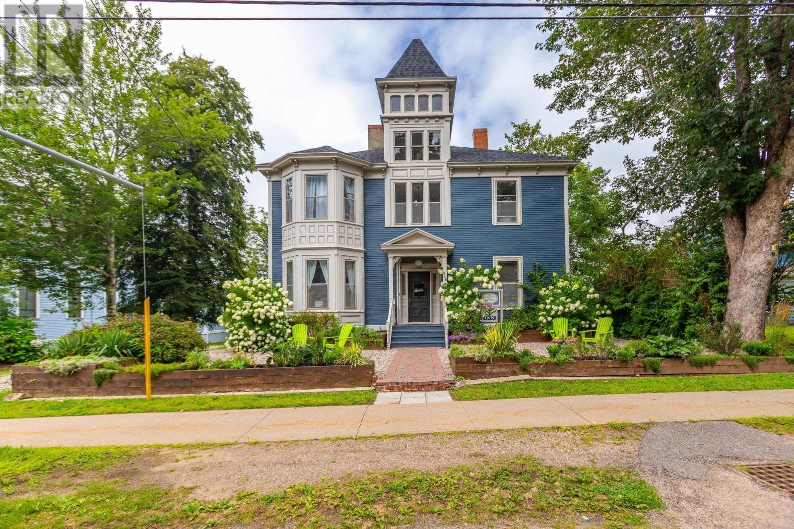 548 St. George Street in 