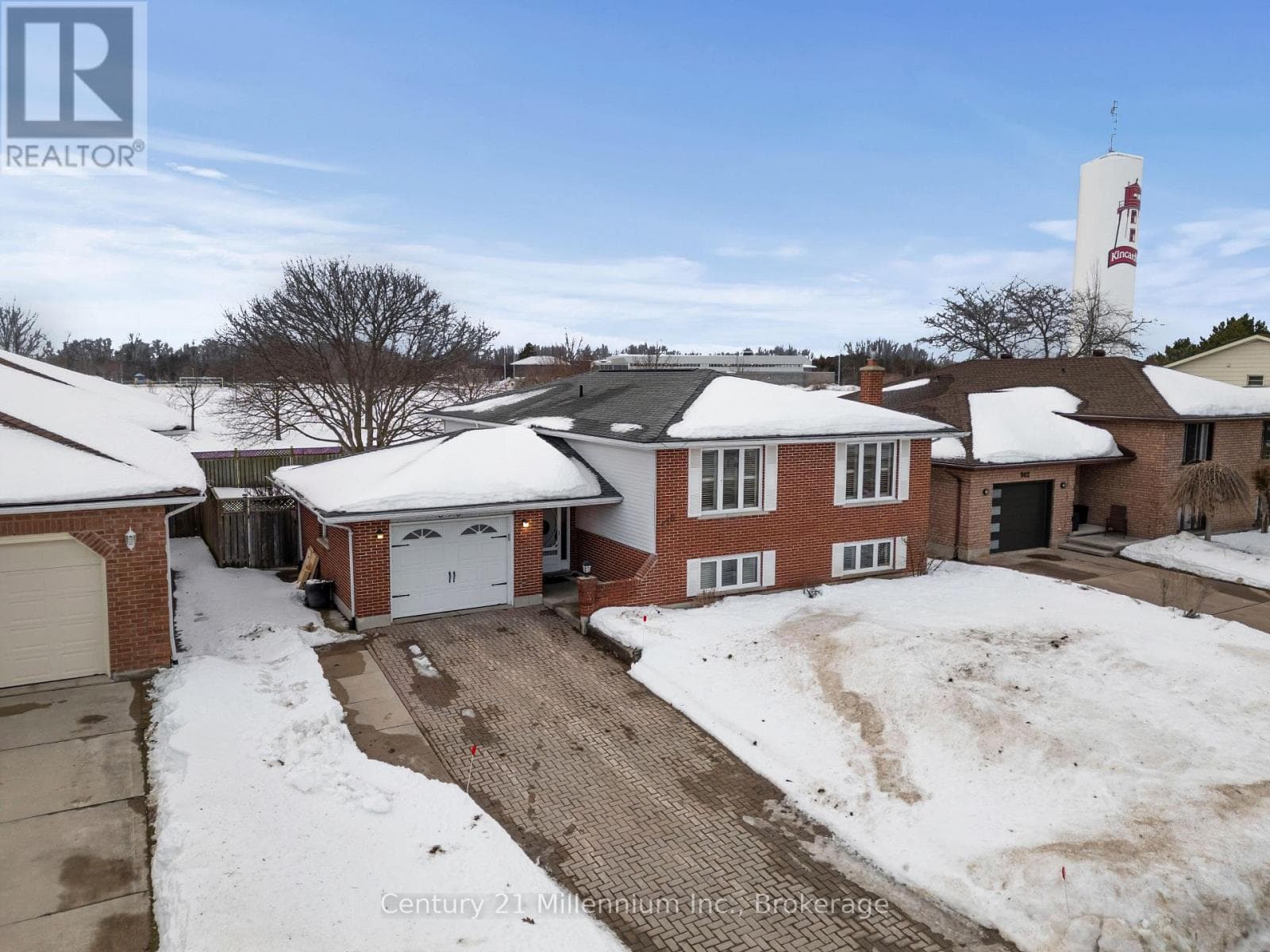 898 MCPHERSON CRESCENT in 