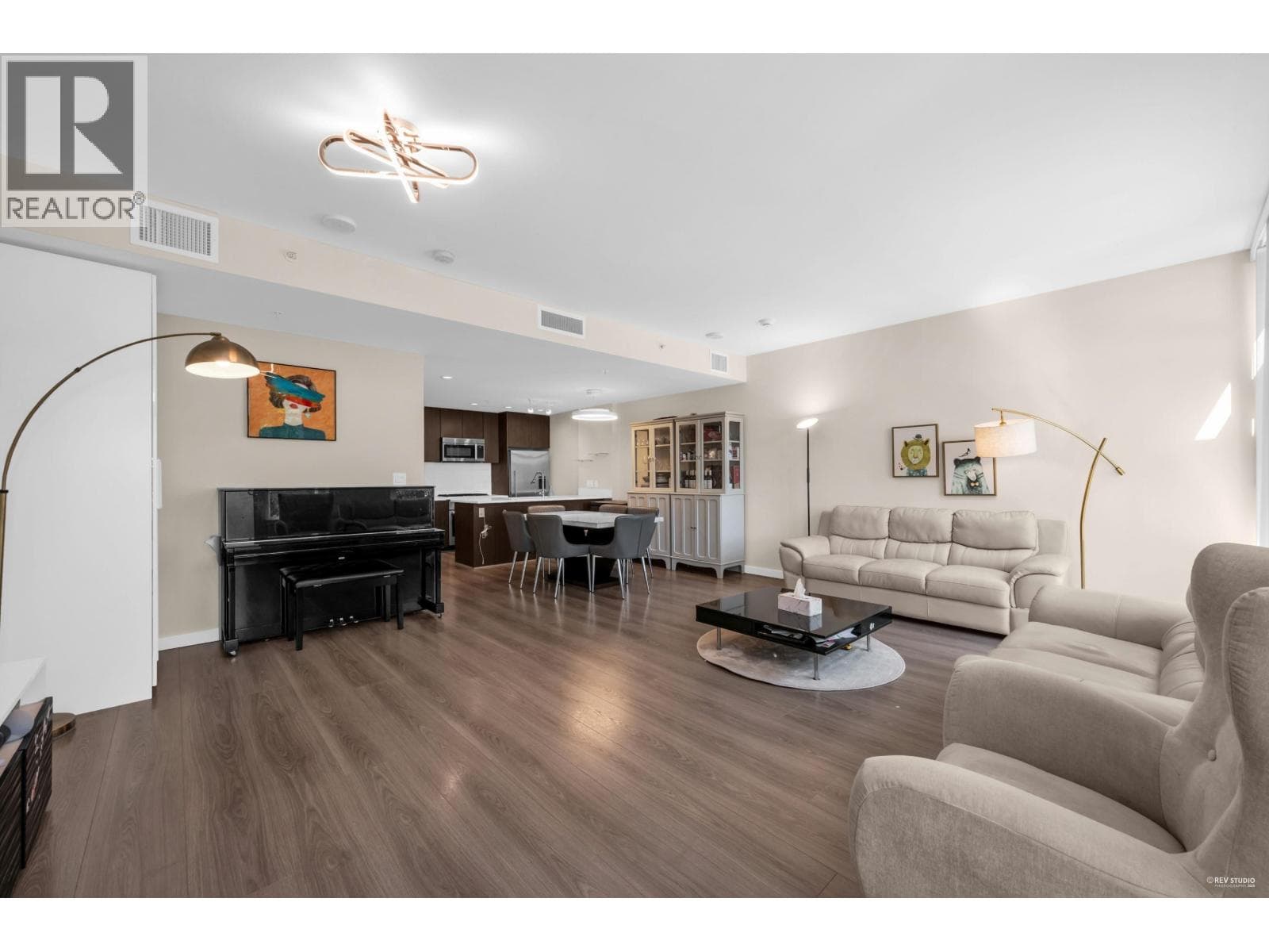 16 8677 CAPSTAN WAY in City Centre